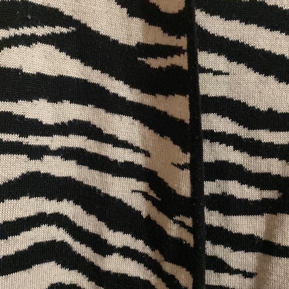 🖤 Zebra Long Cardigan - Picture 3 of 3